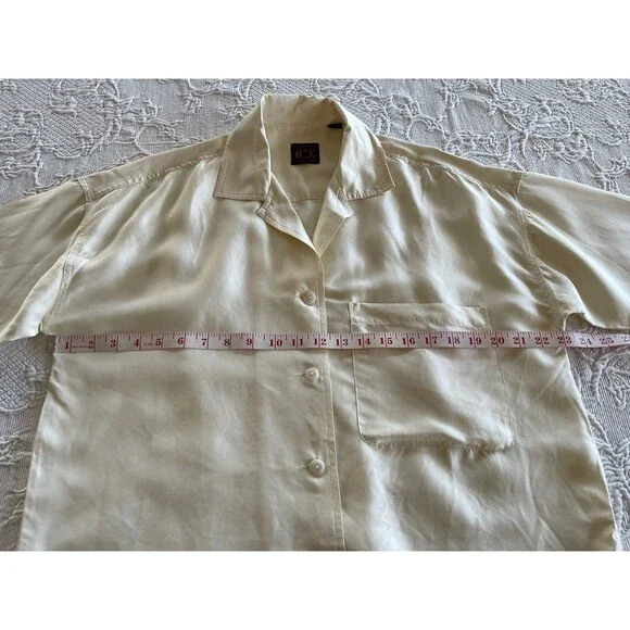Company Ellen Tracy Silk Button Blouse SS Cream Hong Kong Lady S? (Chest 46") - Picture 4 of 11